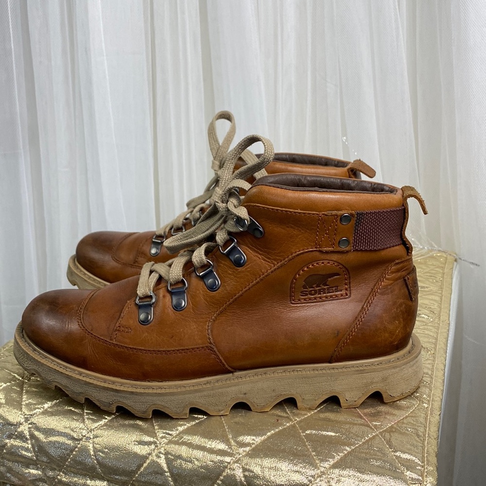 Sorel Mad Mukluks Mid II leather boots